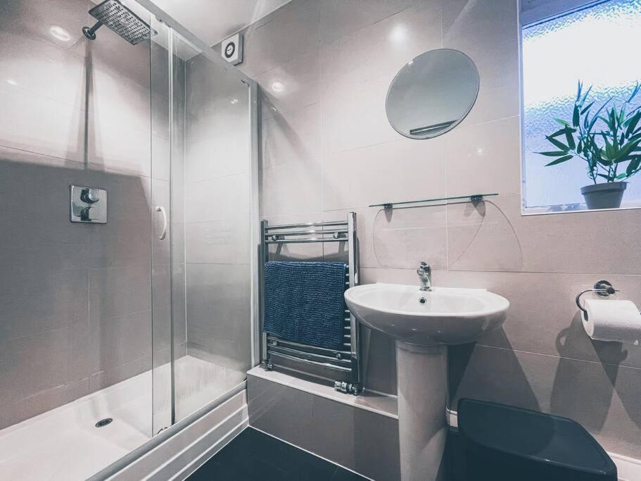 Modern 3 Ground Floor Parking And Garden Appartement Bournemouth Buitenkant foto